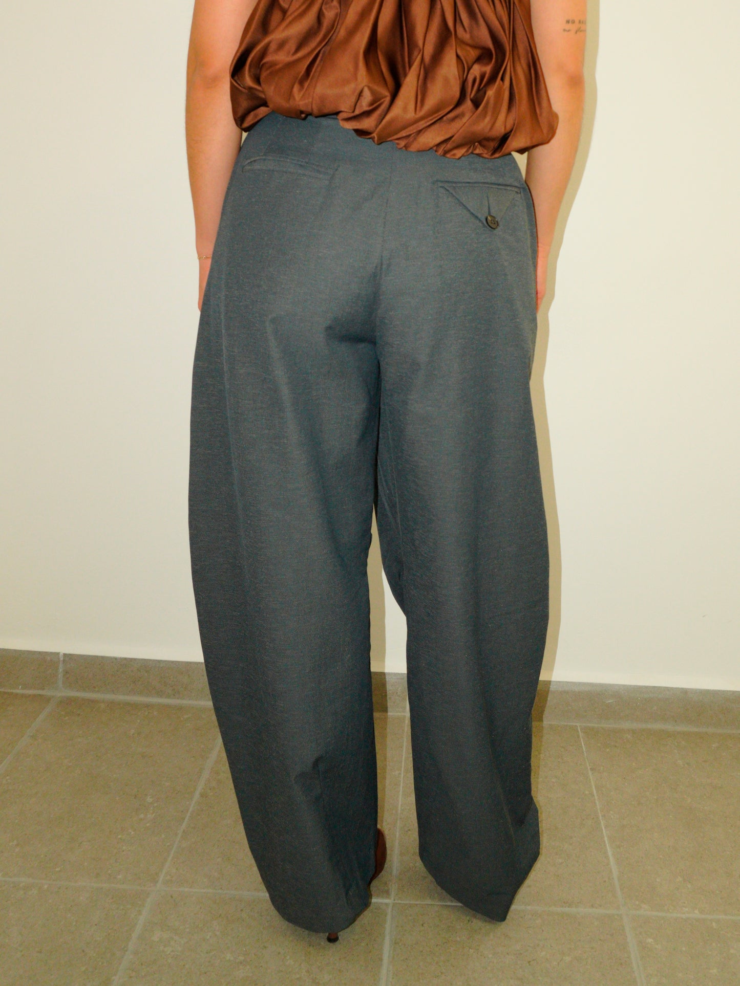 Pantalón Plisado Gris