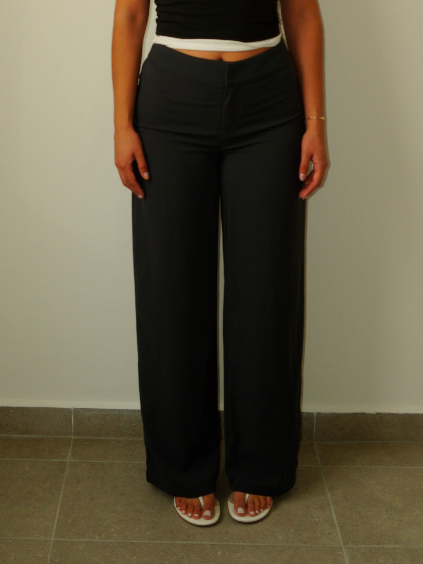 Pantalón Negro con flecos