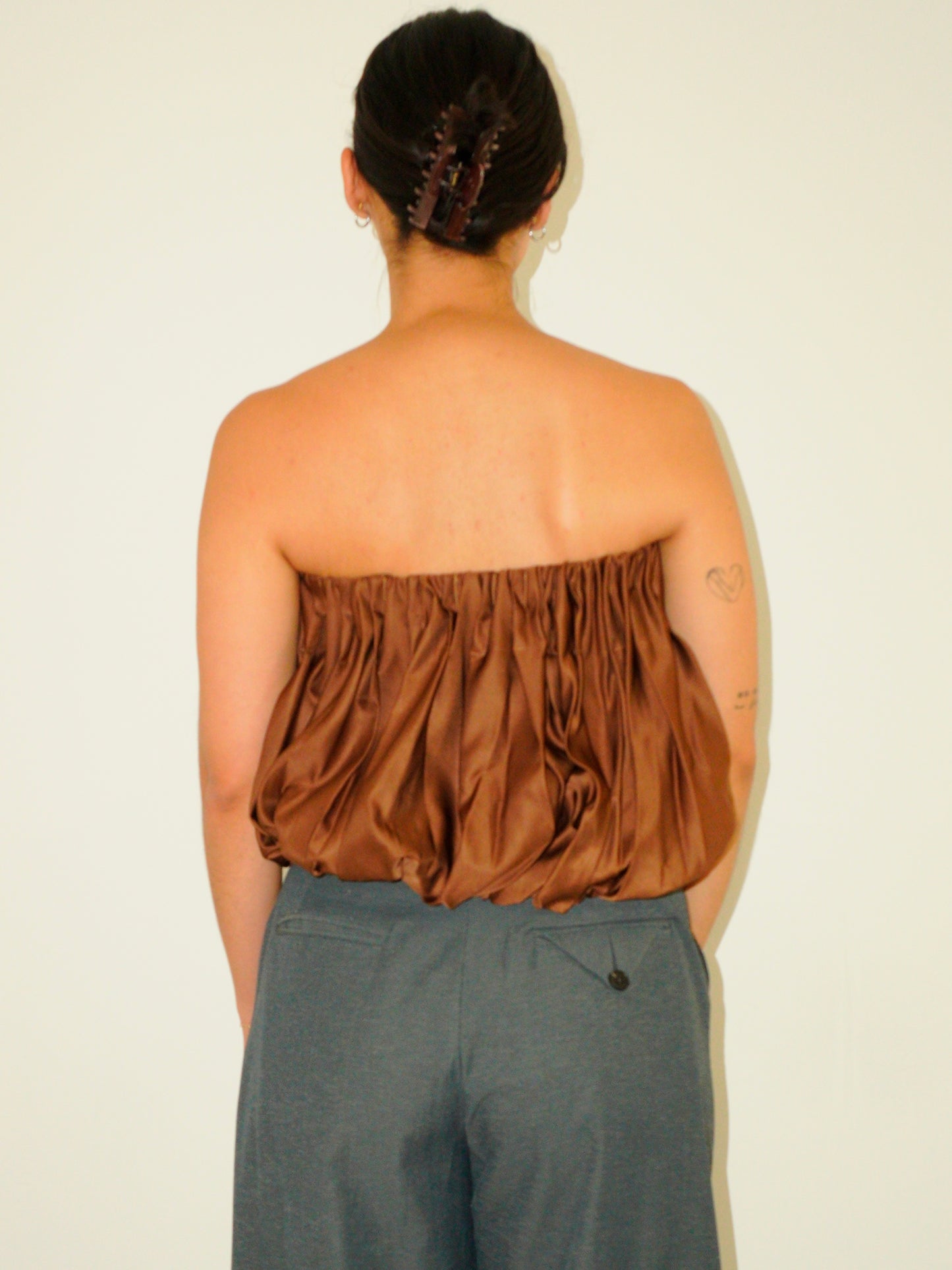 Blusa Globo Satinada Café