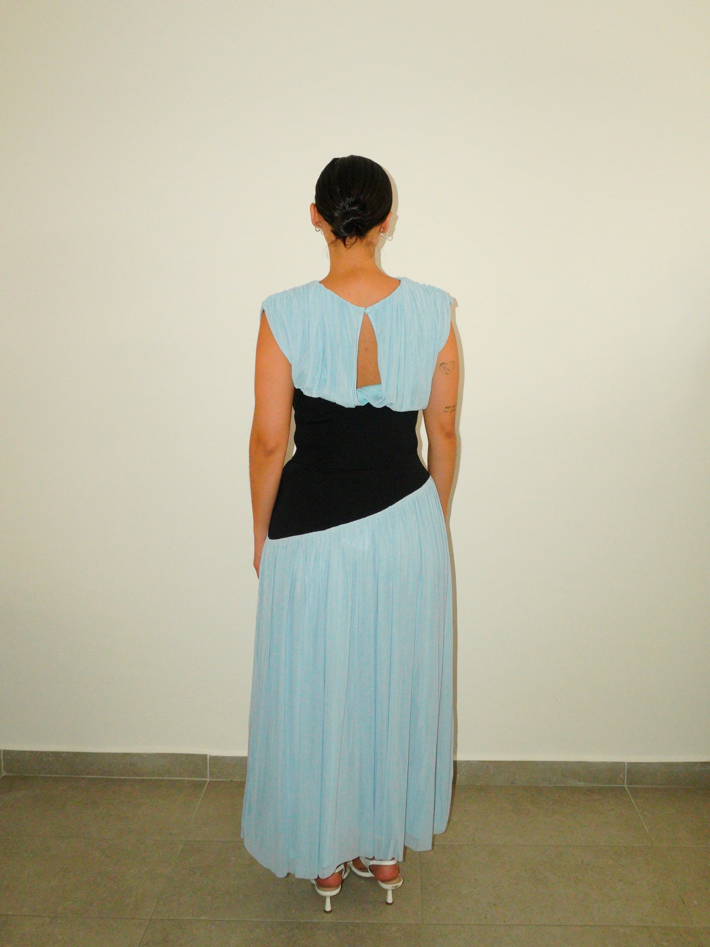 Set top drapeado + falda mesh plisada