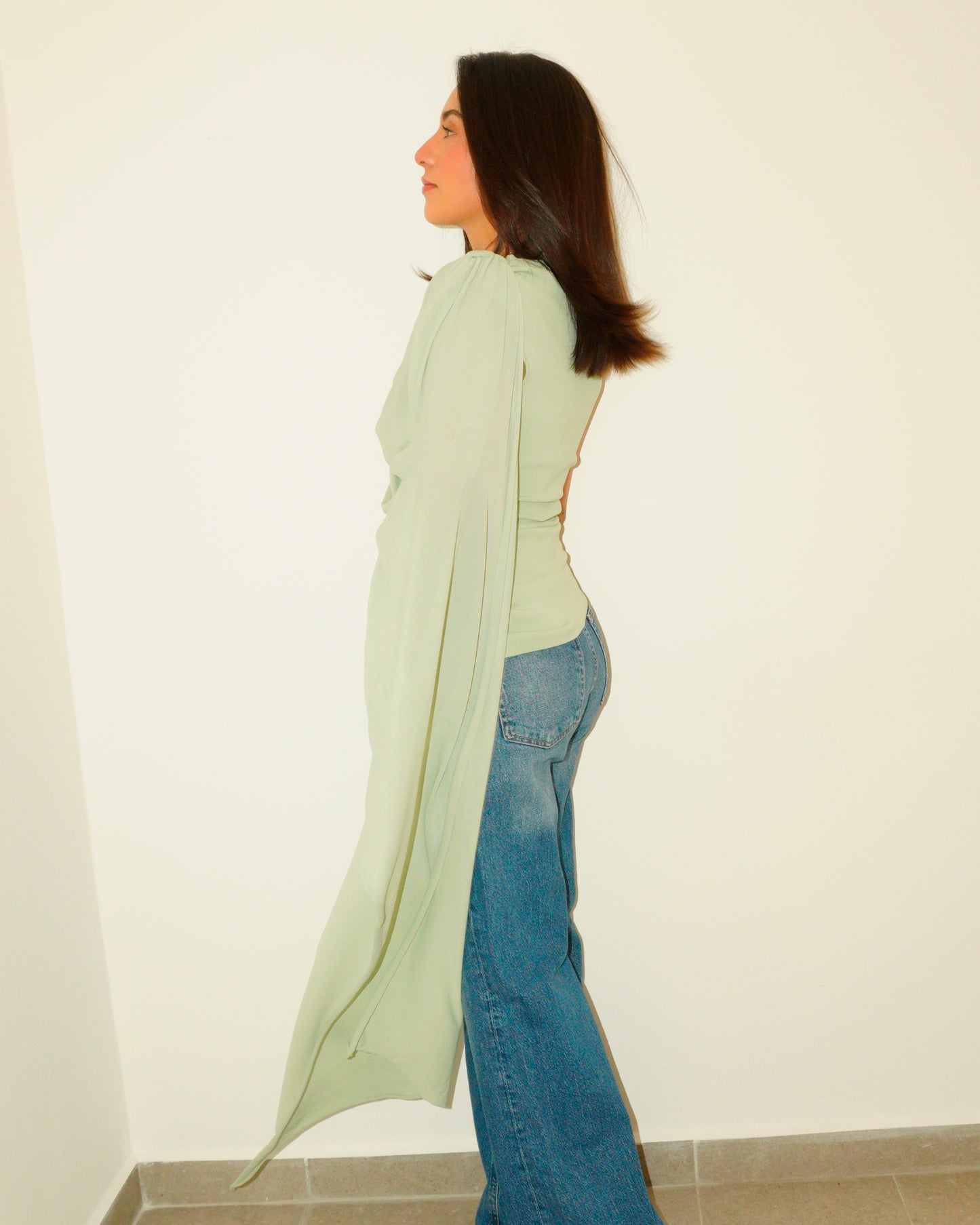Blusa Capa Asimétrica