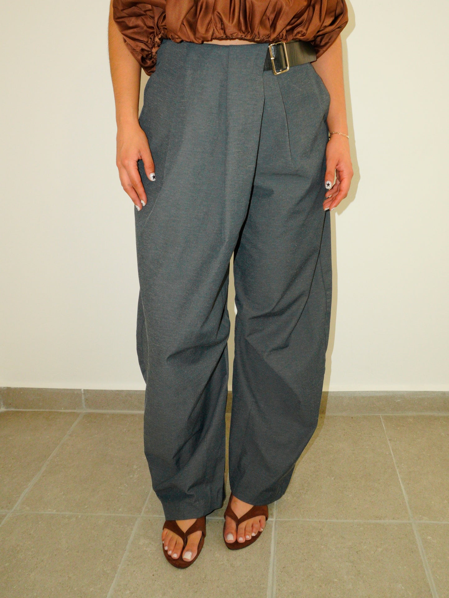 Pantalón Plisado Gris