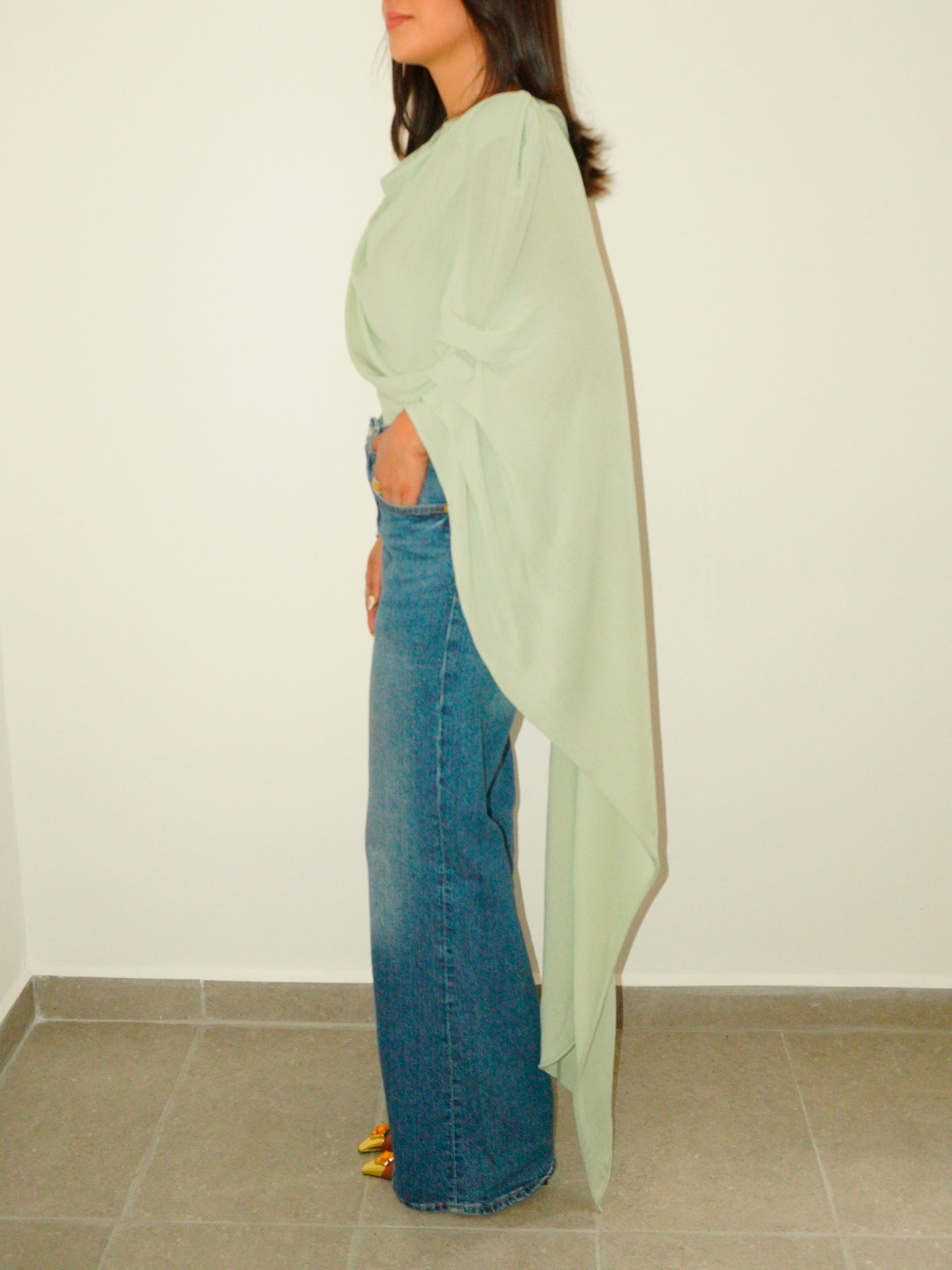 Blusa Capa Asimétrica