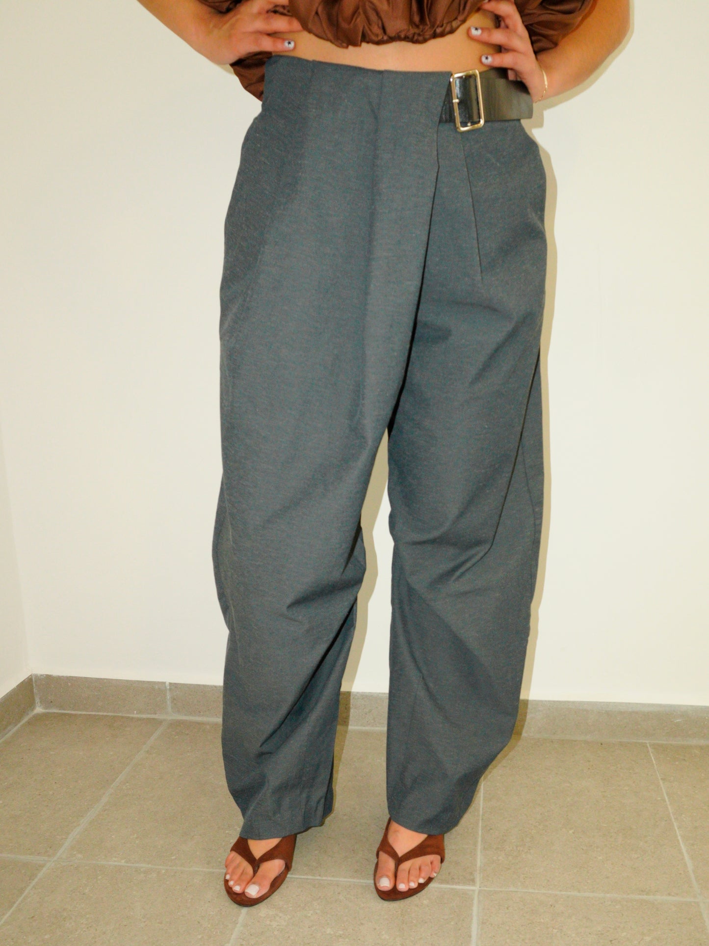 Pantalón Plisado Gris