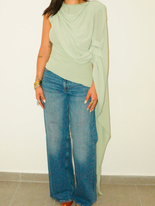 Blusa Capa Asimétrica